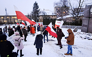 Antyrządowy protest PiS na Placu Solidarności w Olsztynie